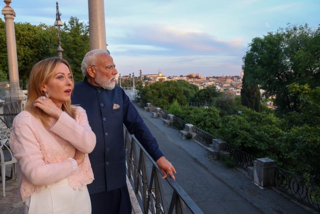 कार से सफर, रात्रिभोज, कोलोसियम में सेल्फी; प्रधानमंत्री मोदी का इटली में स्वागत