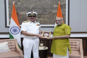 Navy-Chief-Admiral-Dinesh-Kumar-Tripathi-met-with-the-Vice-President