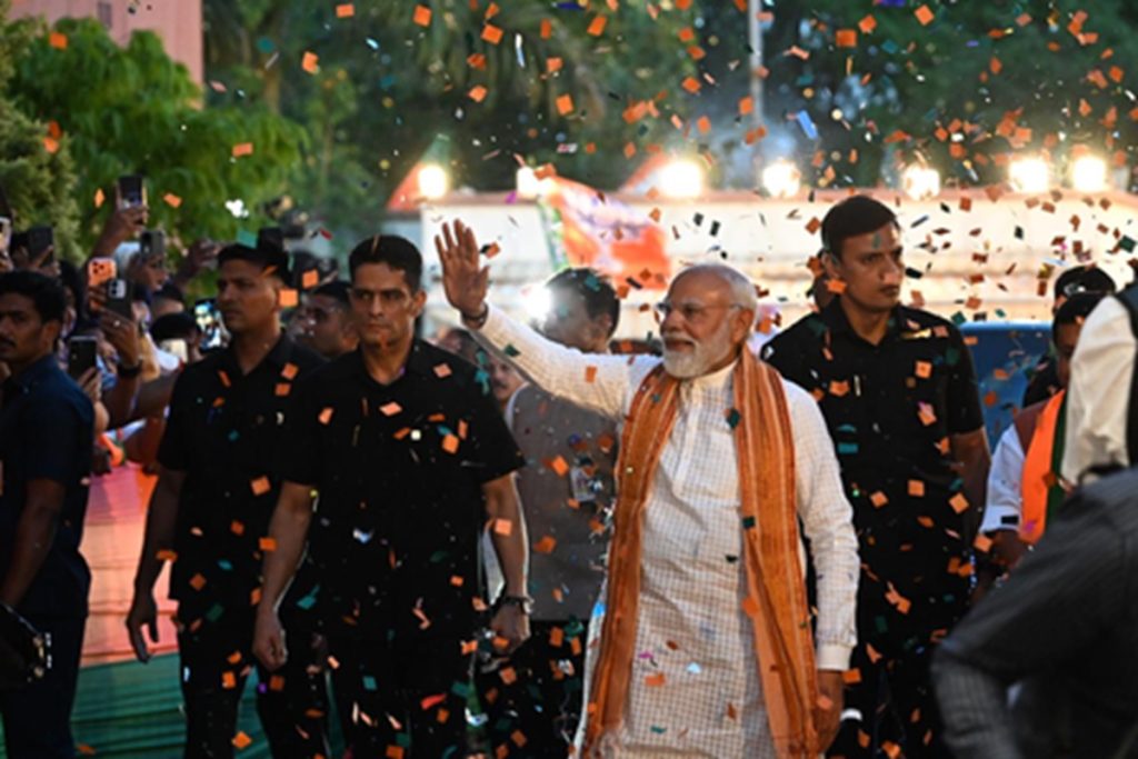 पीएम मोदी का ‘मैजिक’, पीएम मोदी का मैजिक, 22 राज्यों में सरकार, विधायक तीन गुना ज्यादा!