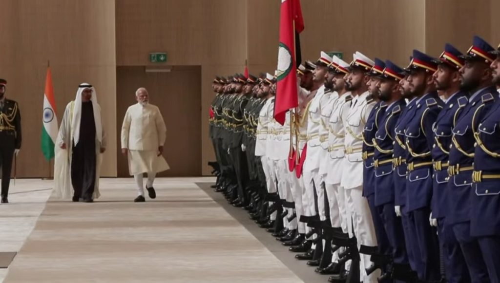 UAE पहुंचे पीएम मोदी, मिला गार्ड ऑफ ऑनर और F-16 फाइटर जेट एस्कॉर्ट