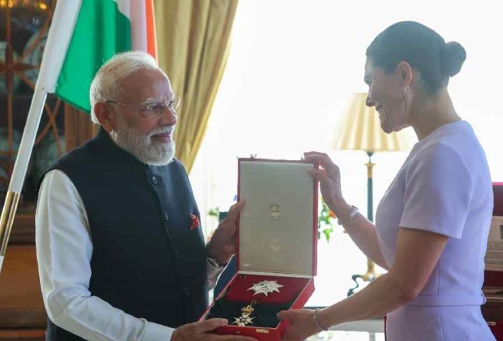 प्रधानमंत्री मोदी को स्वीडन ने ‘रॉयल ऑर्डर ऑफ द पोलर स्टार – कमांडर ग्रैंड क्रॉस’ पुरस्कार से किया सम्मानित