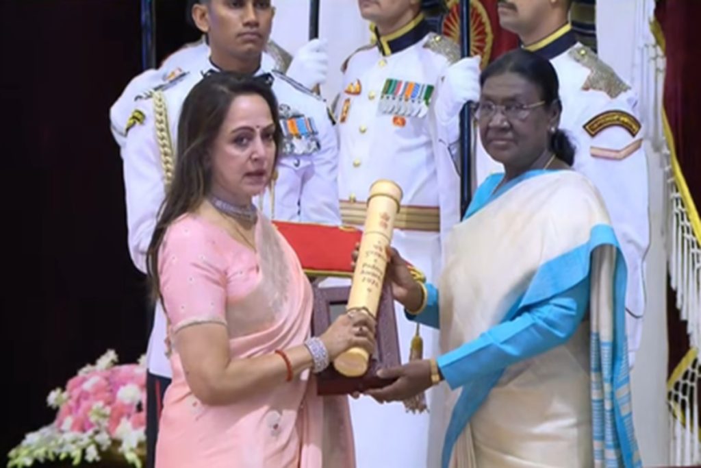 राष्ट्रपति भवन में पद्म सम्मान समारोह, रोहित शर्मा-धर्मेंद्र हुए सम्मानित आज!