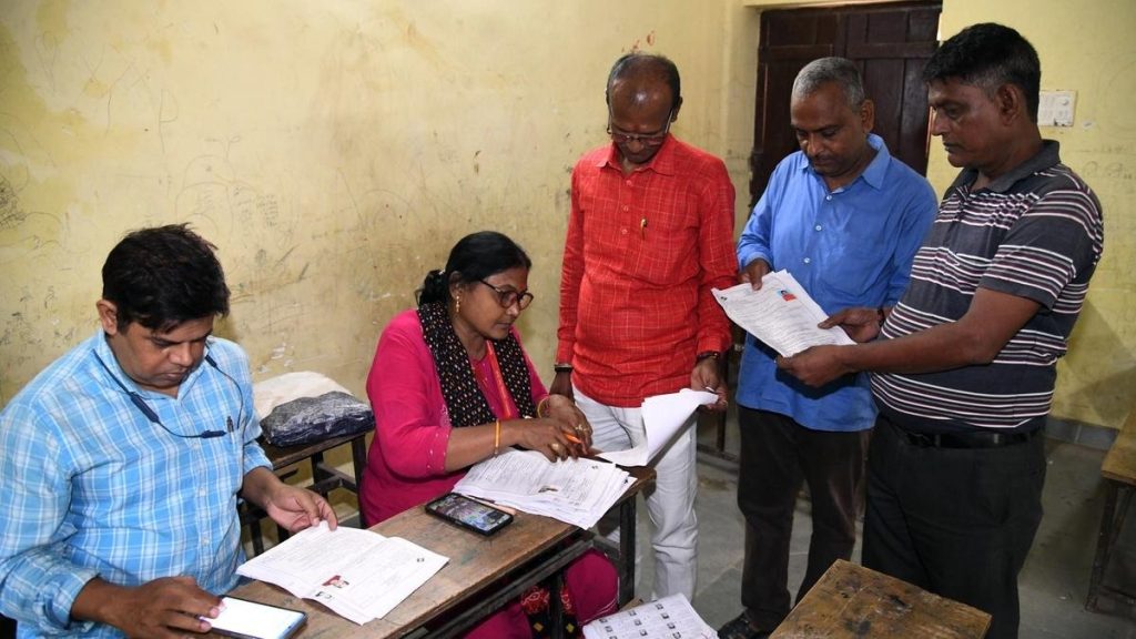 SIR प्रक्रिया पर आज होगा सुप्रीम कोर्ट का बड़ा फैसला; चुनौती देने वाली याचिकाओं पर सुनवाई पूरी