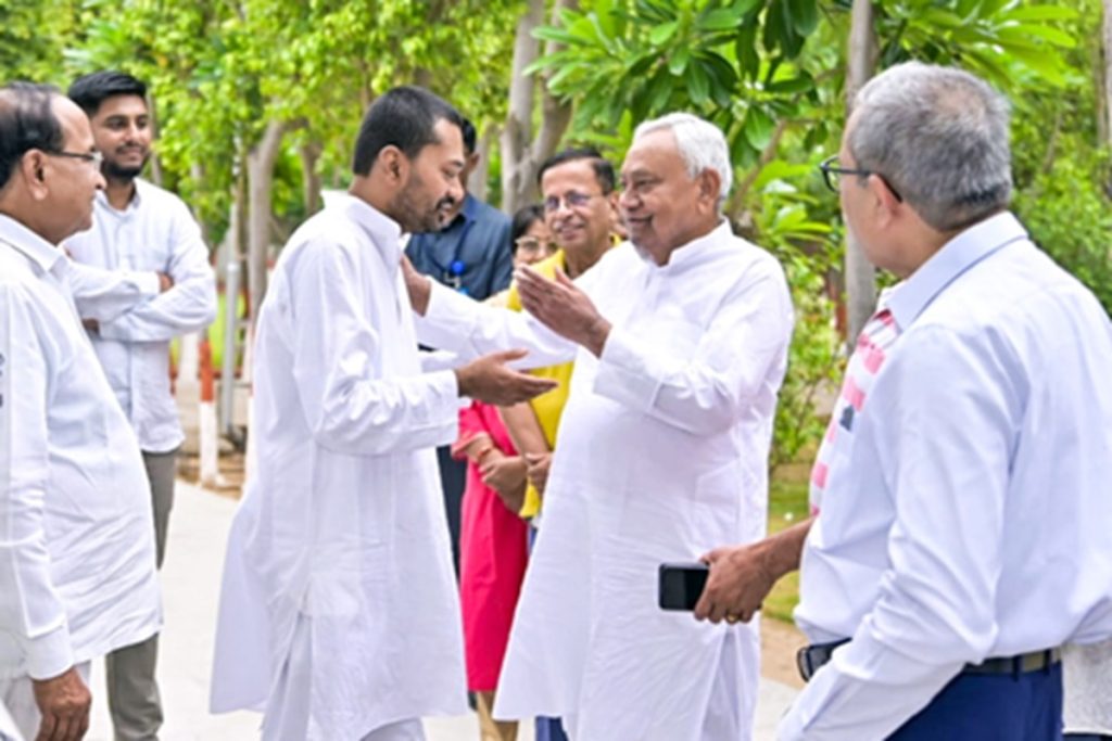 सद्भाव यात्रा: पटना से निकले निशांत, नीतीश के कार्य जन-जन तक पहुंचाने का संकल्प! 