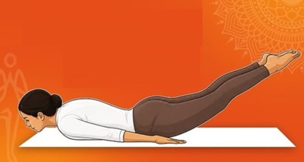 कमजोर कोर मसल्स, खराब पाचन और कब्ज से छुटकारा, आयुष मंत्रालय ने बताए ‘शलभासन’ के फायदे