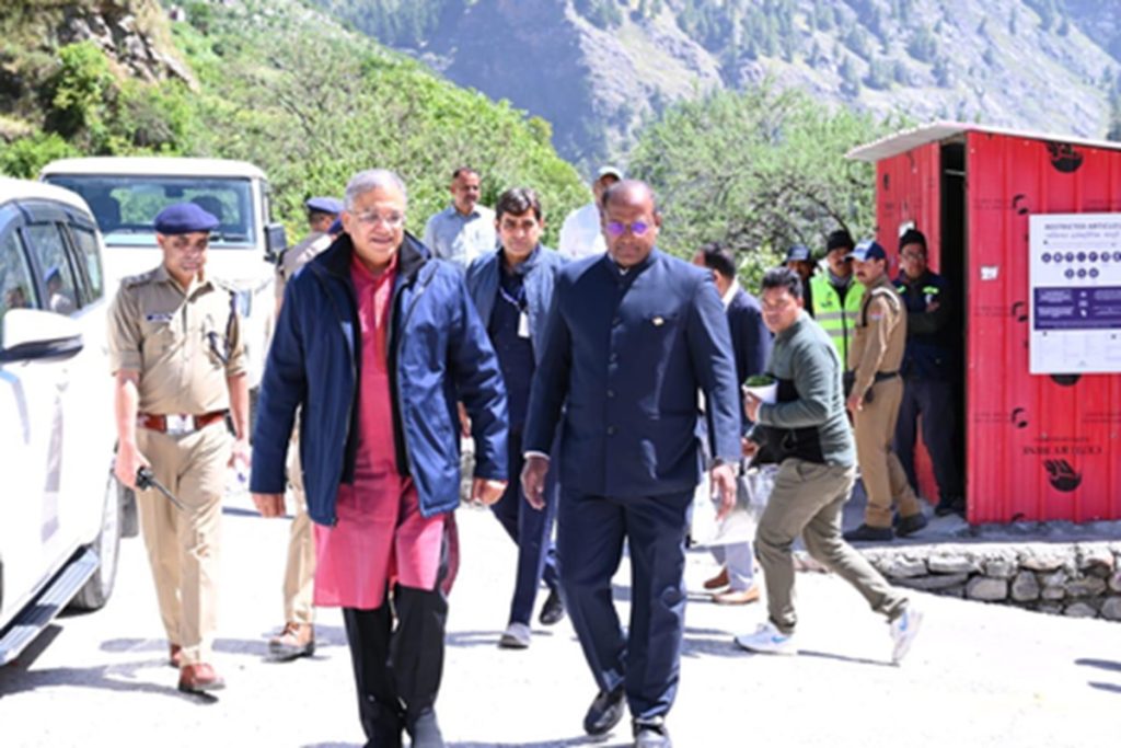 भारत-चीन सीमा से सटे हर्षिल पोलिंग बूथ का मुख्य चुनाव आयुक्त ने निरीक्षण किया!