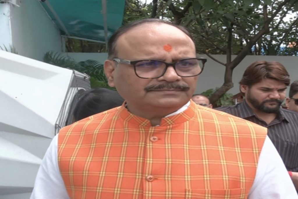 विपक्ष हार के बाद चुनाव प्रक्रिया पर उठाता है सवाल, ये इनकी पुरानी आदत: ब्रजेश पाठक!