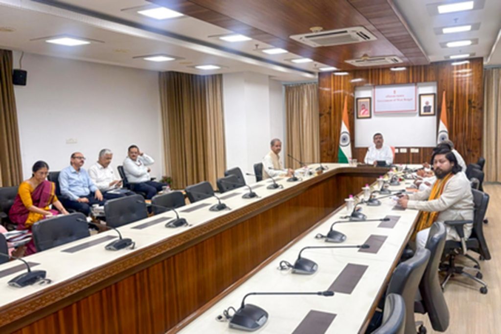 सुवेंदु सरकार ने सातवां वेतन आयोग और फ्री बस सेवा लागू की!