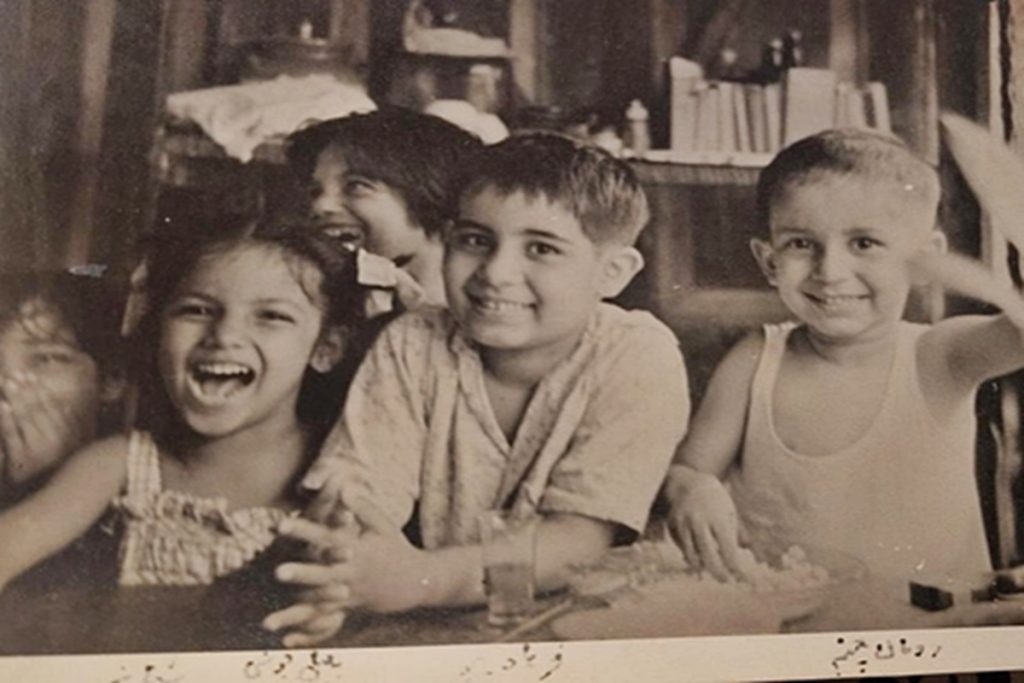‘कितनी प्यारी बच्ची है’, शबाना आजमी ने शेयर की बचपन की ब्लैक एंड व्हाइट तस्वीर​!