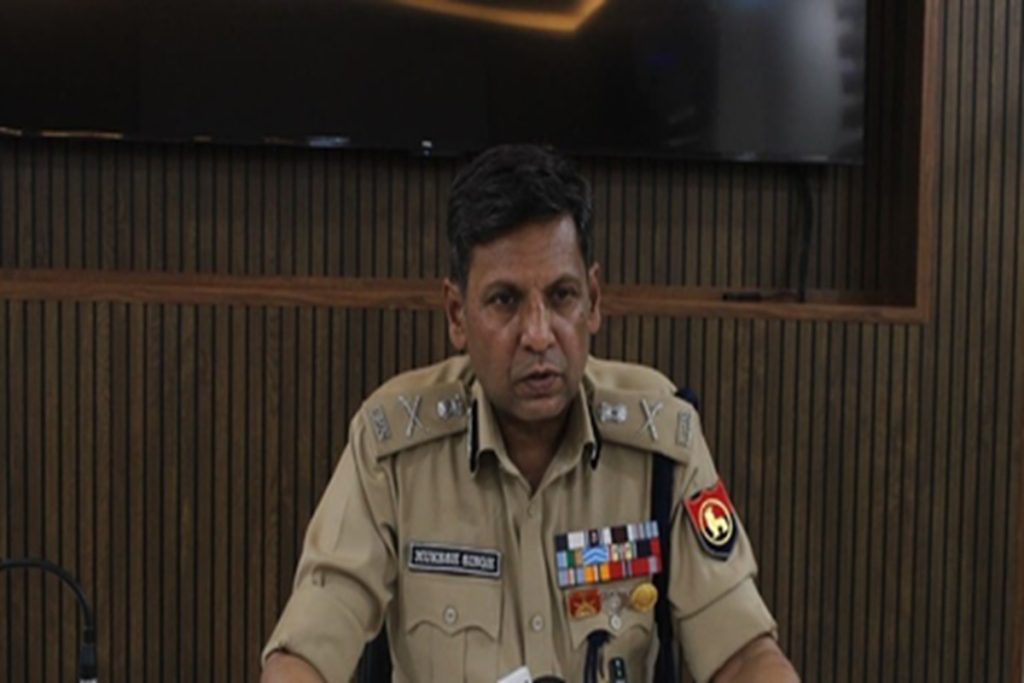 मणिपुर में लूटे गए 70 प्रतिशत हथियार बरामद किए गए : डीजीपी मुकेश सिंह!