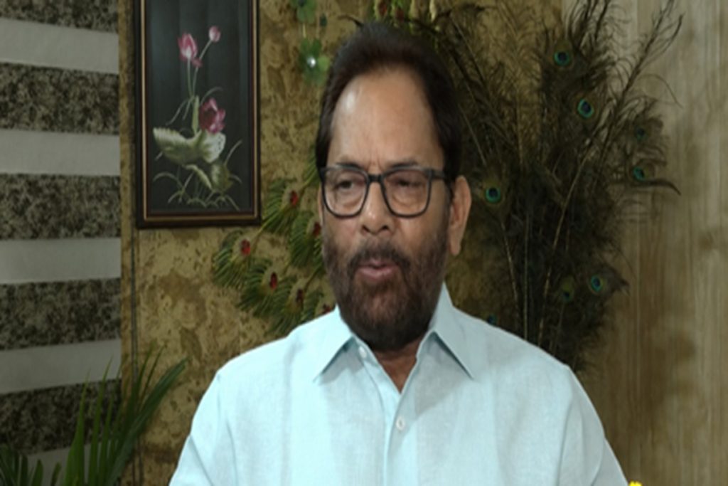 अखिलेश चालाकी और चतुराई के चक्रव्यूह में खुद फंसकर रह जाएंगे : नकवी!