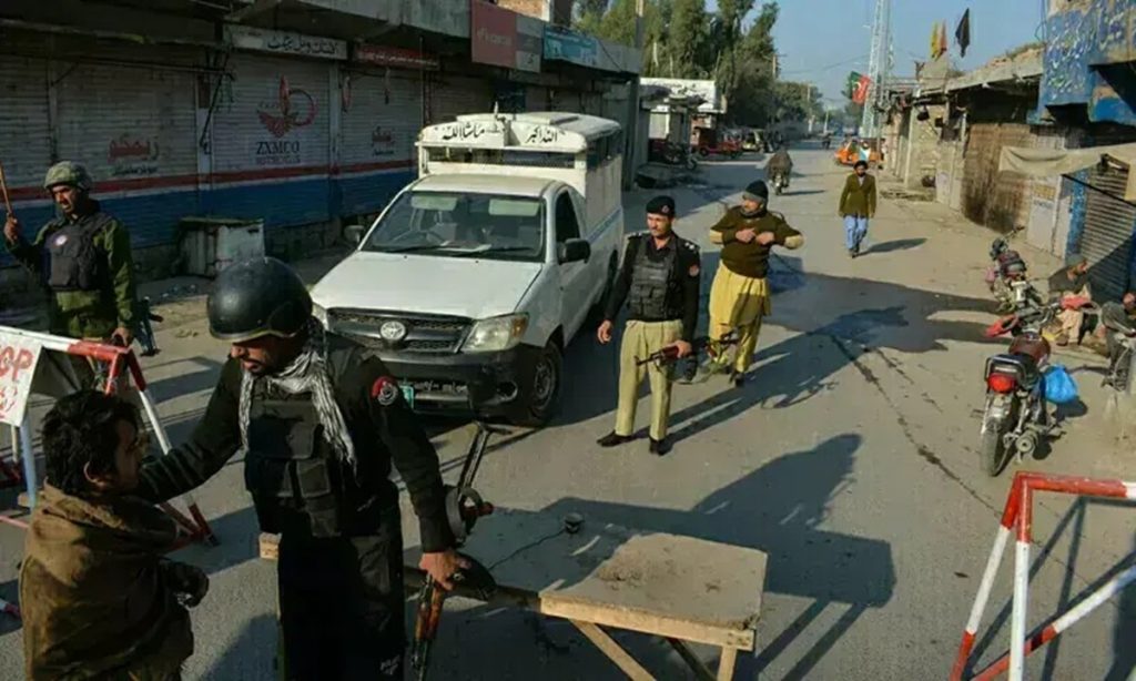 पाकिस्तान: बन्नू में हथियारबंद हमलावरों का कहर, दो पुलिसकर्मियों की गोली मारकर हत्या