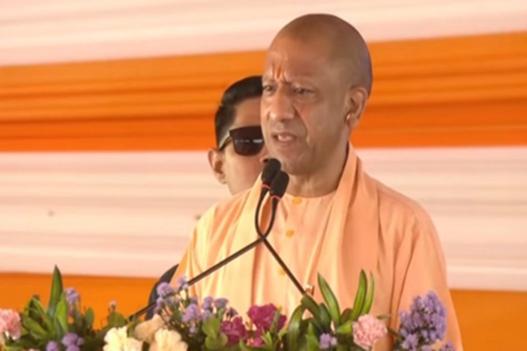 रामभक्तों पर गोली विवाद, रामपुर से सपा-कांग्रेस पर योगी का तीखा हमला!