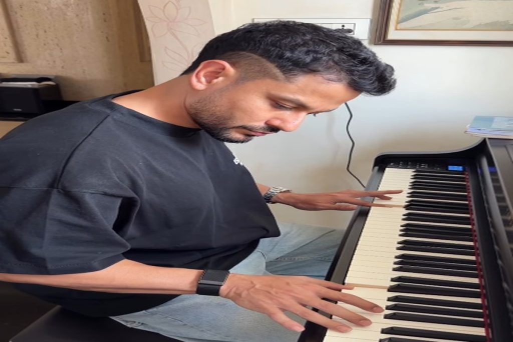 पियानो सीख रहे कुणाल खेमू, बोले- इसमें मिलता है सुकून!