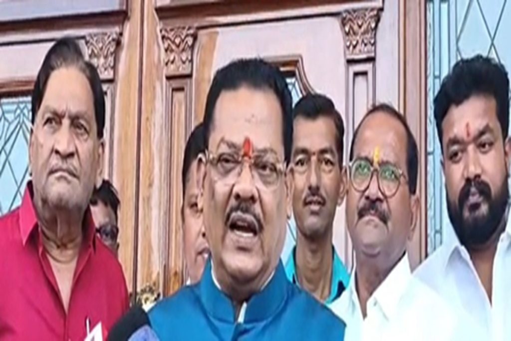 महाराष्ट्र: मंत्री का दावा, यूबीटी के 6 सांसदों ने अलग गुट बनाया, स्पीकर को दी सूचना!