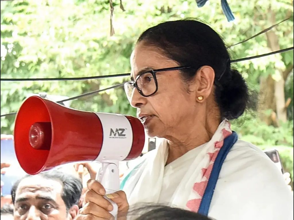 बंगाल में TMC का बड़ा संगठनात्मक फेरबदल: सभी समितियां भंग, व्यापक समीक्षा के बाद होगा पुनर्गठन