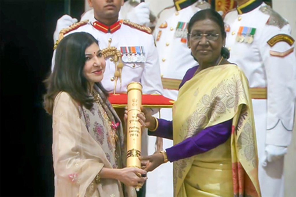 राष्ट्रपति मुर्मु ने अलका याग्निक, ममूटी समेत 65 हस्तियों को पद्म पुरस्कार प्रदान किए!
