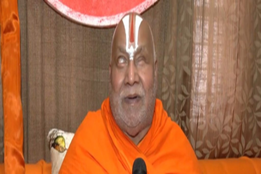 रामभद्राचार्य ने अखिलेश यादव पर निशाना साधा, भ्रष्टाचार आरोप खारिज!