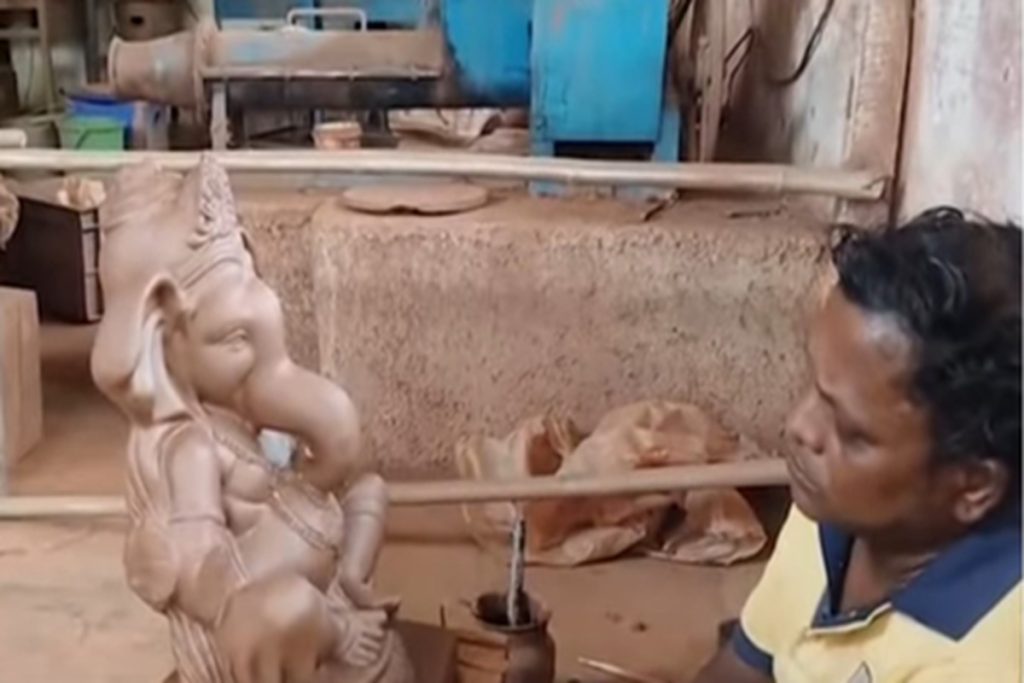 गणेशोत्सव पर मोदी बोले, कुम्हारों की मिट्टी की मूर्तियां ही खरीदें!