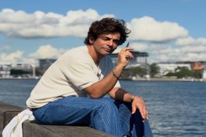 Sunil-Grover-calls-yoga-the-most-beneficial-investment-Ministry-shares-video!