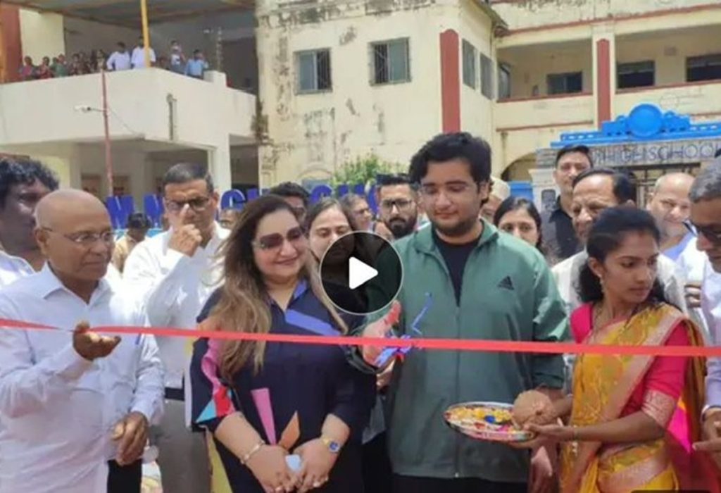 विवान कारुळकर की ओर से विद्यार्थियों को नए शैक्षणिक भवन का उपहार