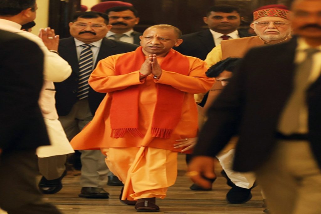 गोरखपुर लौटे योगी, शाह का फोन आया और बदली किस्मत! 