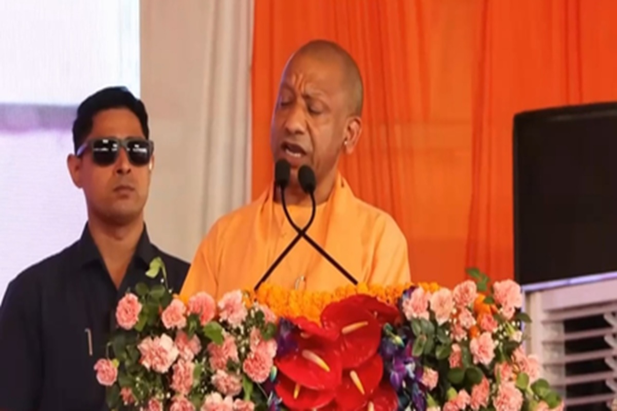 हाथरस में योगी का अखिलेश पर वार, रामलला दर्शन की नसीहत!