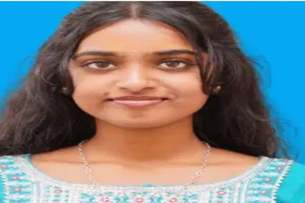 बेंगलुरु छात्रा की झील में कूदकर आत्महत्या, पहले भेजा बॉयफ्रेंड को संदेश!