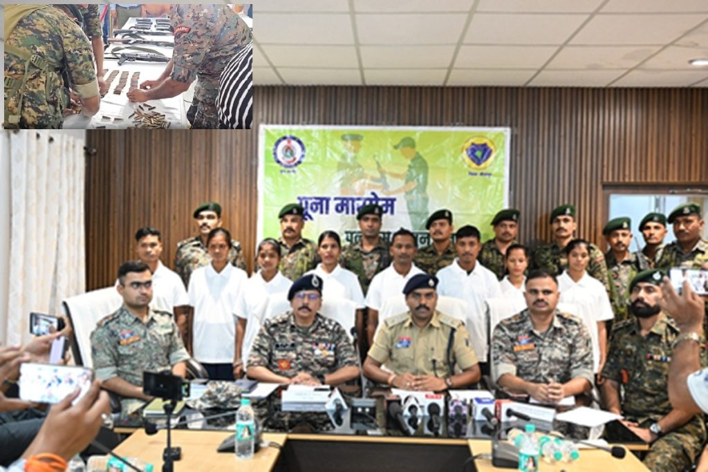झारखंड: आठ माओवादियों ने हिंसा छोड़ पुलिस के सामने किया आत्मसमर्पण!