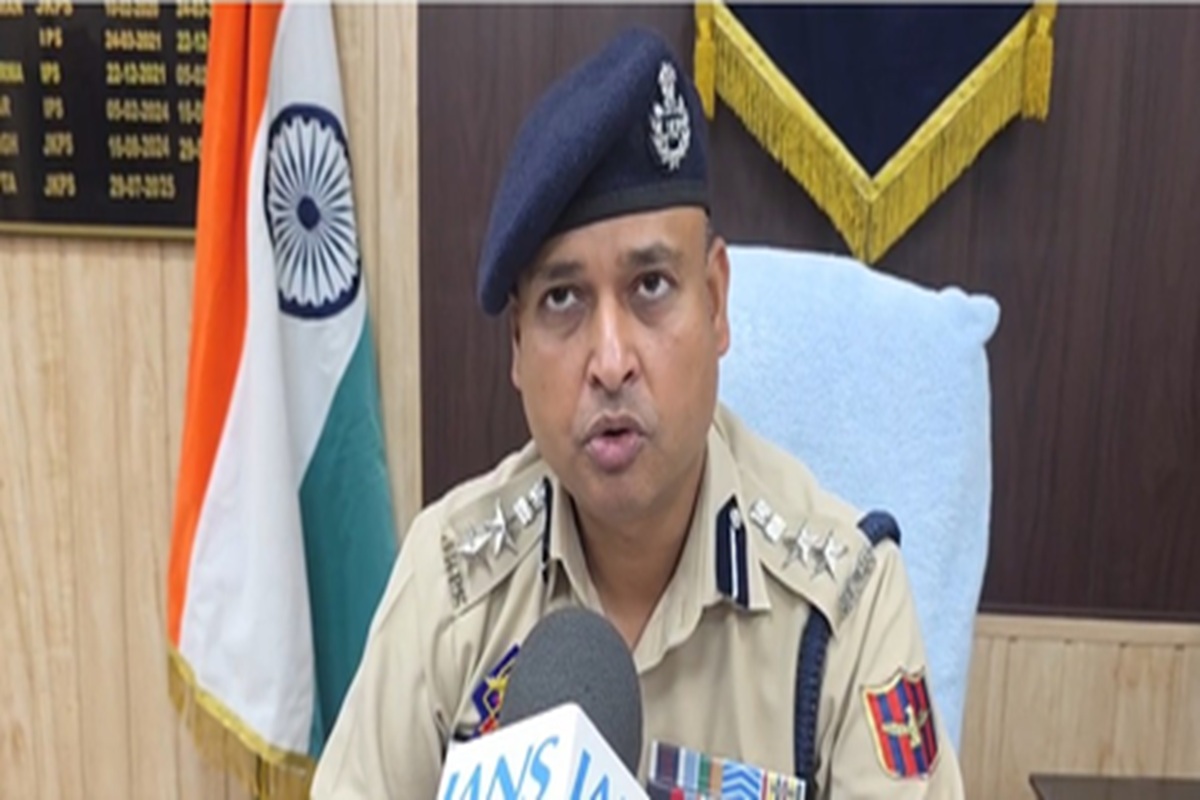 जम्मू-कश्मीर के रामबन में पुलिस ने पीओके में बसे चार आतंकवादियों की संपत्ति जब्त की!