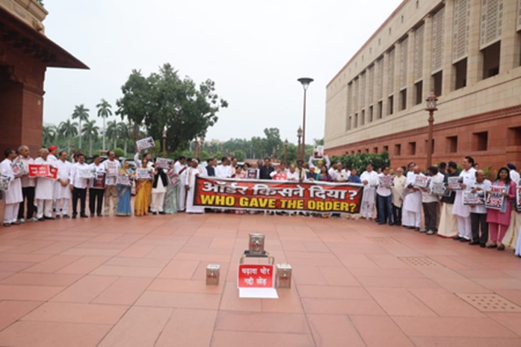 सोने की मांग घटी, फिर भी निवेशकों की दिलचस्पी बरकरार: डब्ल्यूजीसी रिपोर्ट! 
