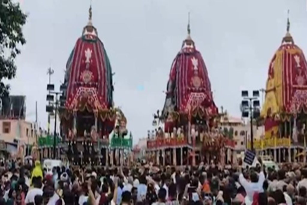 रथ यात्रा के रंग में रंगा पुरी, भगवान जगन्नाथ के दर्शन को उमड़े देश-विदेश के भक्त!
