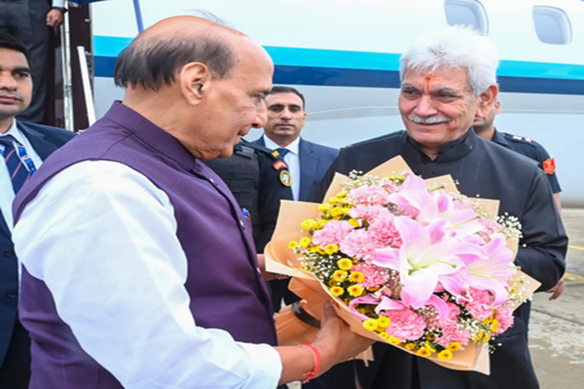 कारगिल विजय दिवस समारोह में शामिल होने श्रीनगर पहुंचे राजनाथ सिंह!