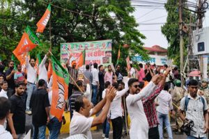 Ranchi-BJYM-workers-arrive-to-lay-siege-to-Congress-office-clash-with-police!