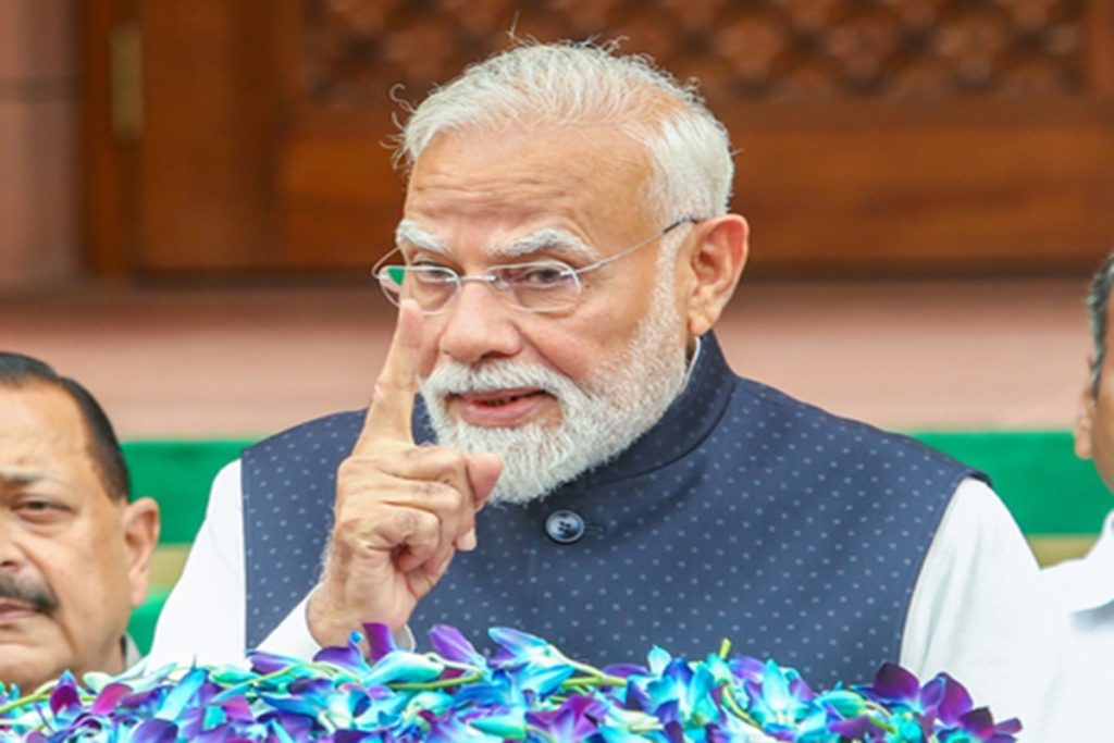 वरिष्ठ वकील आगे आएं, पेपर लीक के आरोपियों को दिलाएं कठोर सजा : पीएम मोदी!