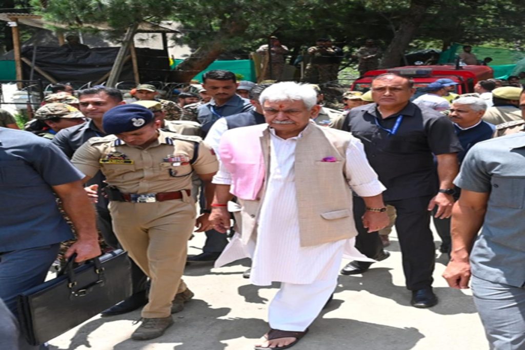 अमरनाथ यात्रा तैयारियों का उपराज्यपाल ने नुनवान बेस कैंप में जायजा लिया! 