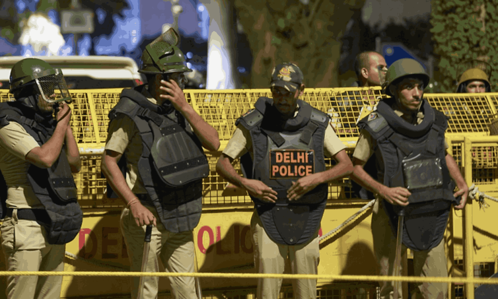 हिंसक लोगों का प्रोटेस्ट पर कब्ज़ा; 118 पुलिसवाले घायल, 20 पुलिस गाड़ियों में तोड़फोड़