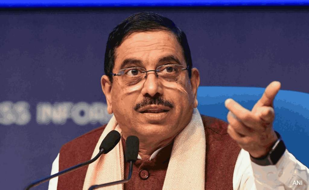 RSS बैकग्राउंड, 5 बार के MP, शेयरों में भारी इन्वेस्टमेंट; नए शिक्षा मंत्री की पढ़ाई कितनी है?
