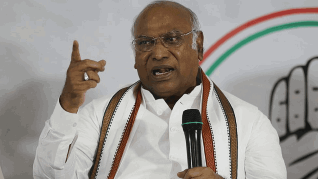 बजरंग दल-PFI तुलना पर मल्लिकार्जुन खरगे को कोर्ट में पेश होने का आदेश