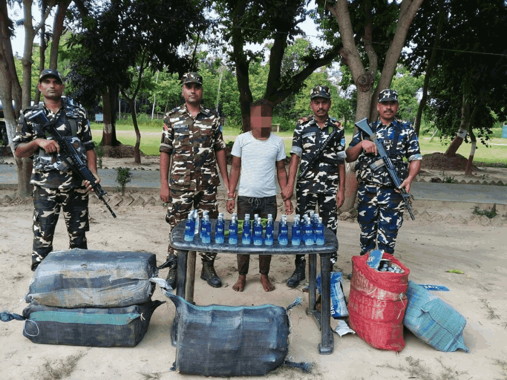 भारत-नेपाल सीमा पर एसएसबी की बड़ी कार्रवाई, 451 किलो गांजा सहित 77 लीटर शराब जब्त