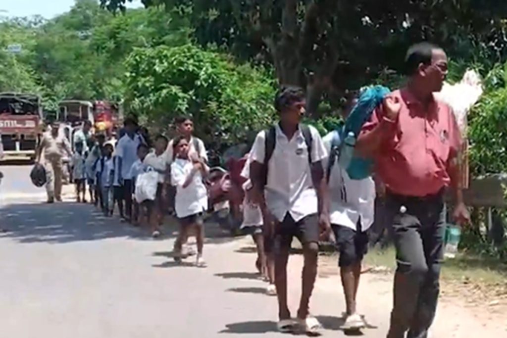 ओडिशा के केंद्रपाड़ा में बाढ़ का कहर, कुलासाही आश्रम में फंसे 255 छात्रों का रेस्क्यू!