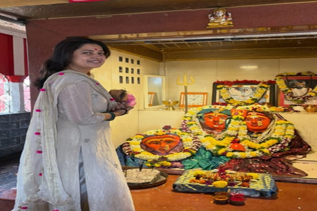अभिनेत्री प्राजक्ता माली ने अपनाई वीगन लाइफस्टाइल, मंदिर में लिया आशीर्वाद! 