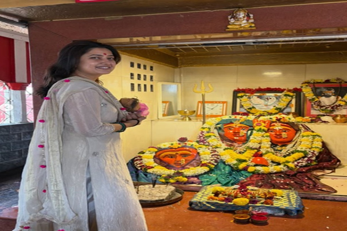 अभिनेत्री प्राजक्ता माली ने अपनाई वीगन लाइफस्टाइल, मंदिर में लिया आशीर्वाद!