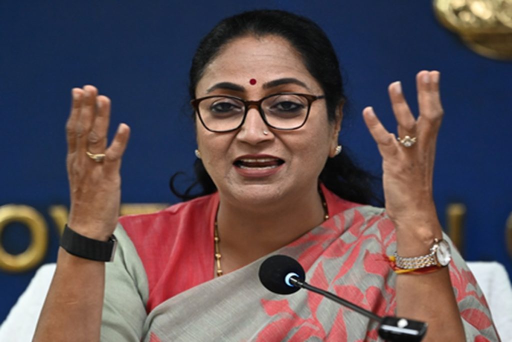 दिल्ली लक्ष्मी योजना लॉन्च, सीएम रेखा गुप्ता बोलीं- बहनें आगे बढ़ें!