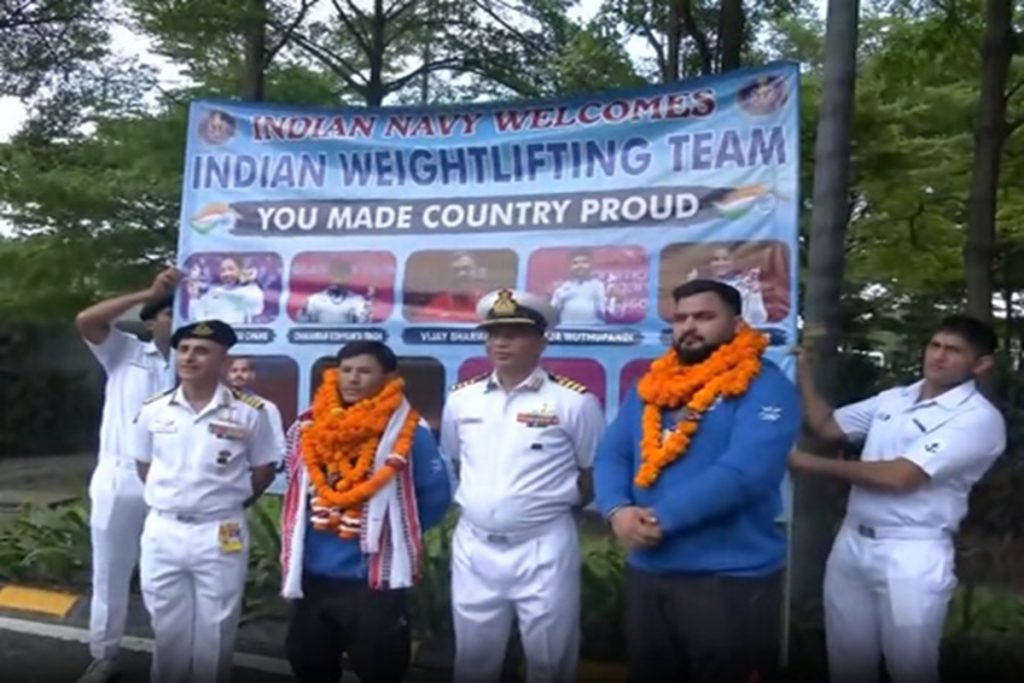 मीराबाई-लवप्रीत समेत वेटलिफ्टिंग टीम का भारत लौटने पर भव्य स्वागत!