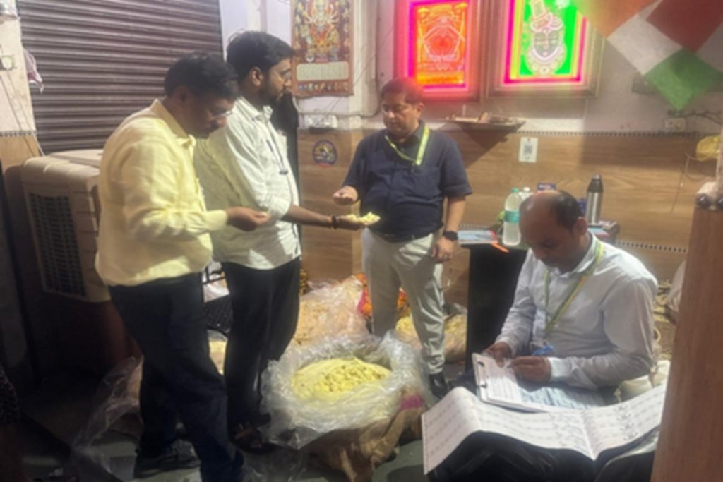 त्योहारों से पहले खोये में मिलावट पर बड़ा प्रहार, कानपुर देहात में एफआईआर!