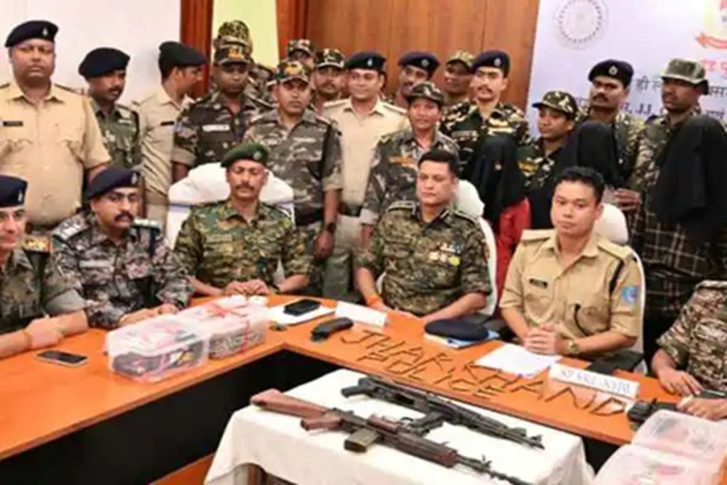 दलमा में नक्सली साजिश नाकाम, गिरफ्तारी के बाद हथियारों का जखीरा बरामद!