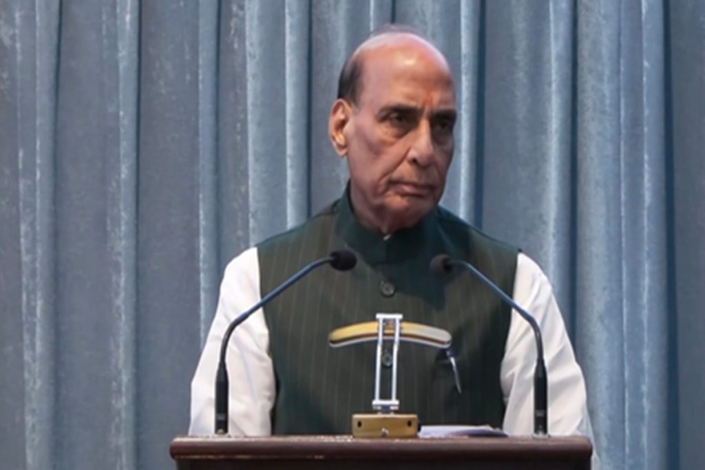 सेनाओं को सहयोग देने वाली संस्थाओं को भी विकसित होते रहना होगा : राजनाथ सिंह!