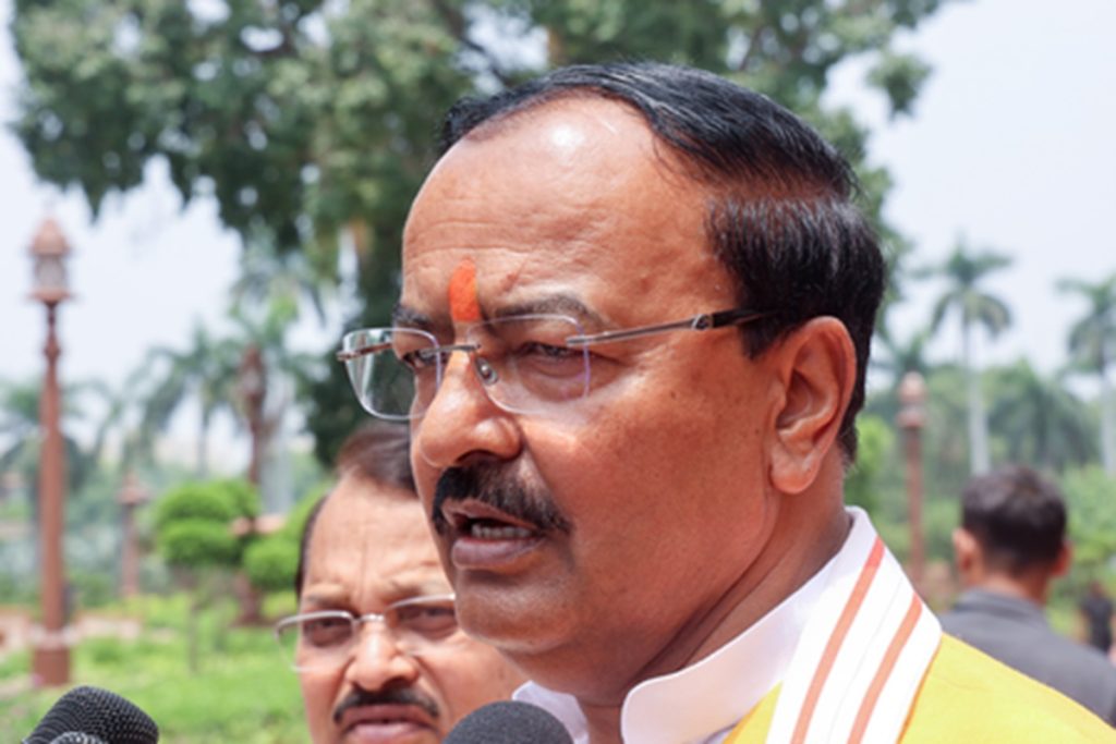 अखिलेश के जयंत पर तंज से गरमाई सियासत, केशव बोले- माफी मांगें!