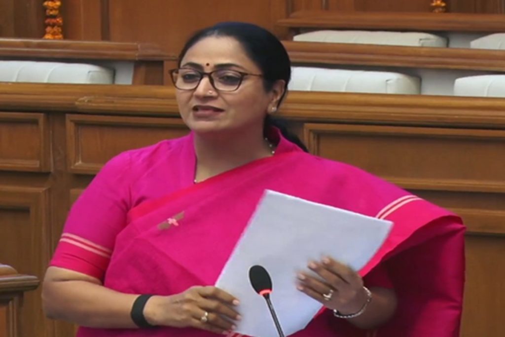 आप सरकार पर रेखा गुप्ता का हमला, जनता की राशि खर्च नहीं!